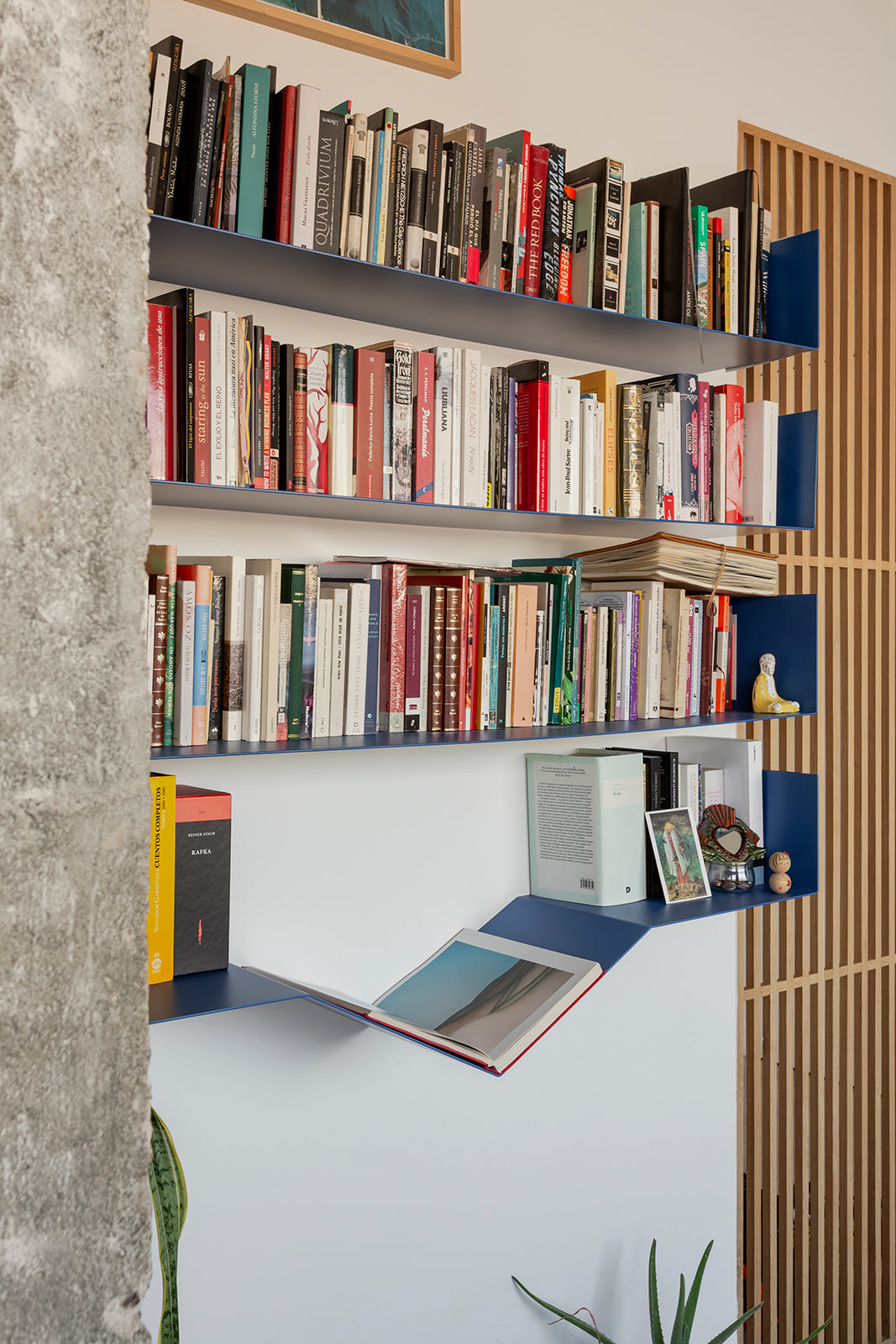 V SHELF (Blue)