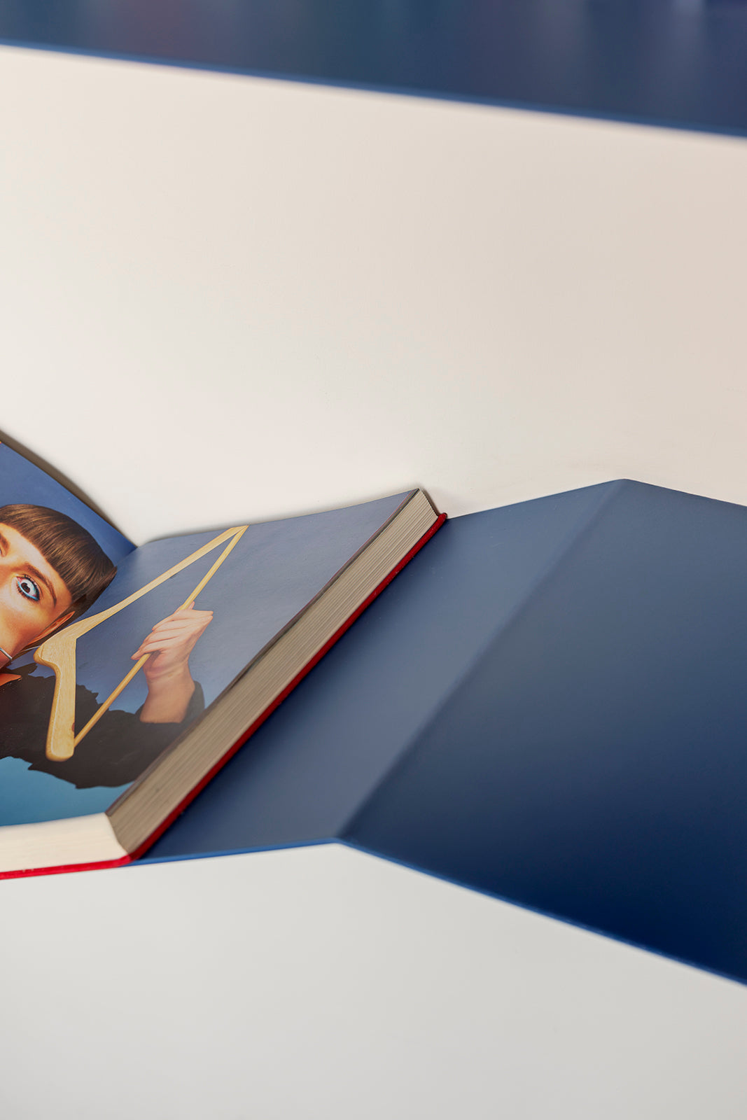 V SHELF (Blue)